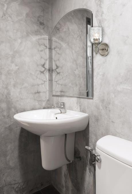 Westinghouse Westinghouse - Basset, One Light, Base E26 Medium - Dark Pewter