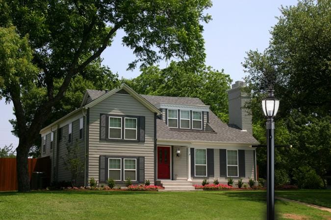 Westinghouse Westinghouse - Fixture Post with Ground Convenience Outlet Dusk to Dawn Sensor - Black