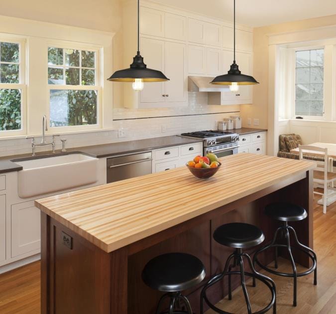 Westinghouse Westinghouse - Iron Hill, Base E26 Medium - Oil Rubbed Bronze