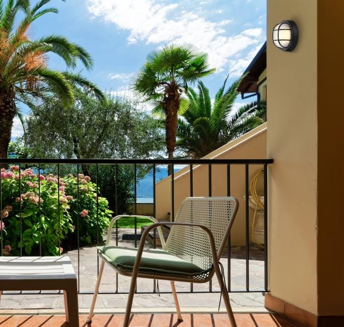 Westinghouse Westinghouse - Wall Fixture, Integrated, 3000K, 12W - Textured Black